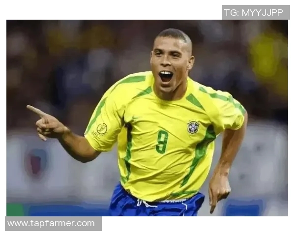 足球巨星退役后的转型之路与生活新篇章深度观察