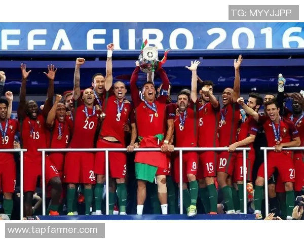 球星屏保足球:探寻顶级球员背后的荣耀与激情 球星屏保足球:探寻顶级球员背后的荣耀与激情