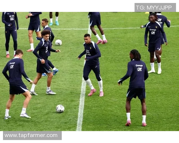 足球球星独特手势解密 从场上动作看球员个性与精神世界 足球球星独特手势解密 从场上动作看球员个性与精神世界